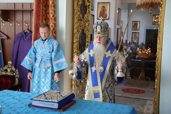 В праздник Успения Пресвятой Богородицы епископ Василий совершил Божественную литургию в Коряжме