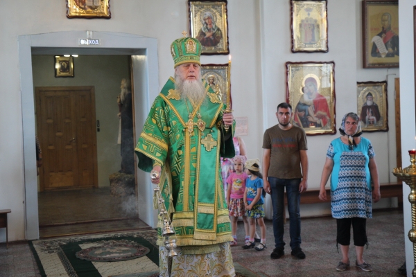 Накануне дня памяти обретения мощей прп. Сергия Радонежского епископ Василий совершил Всенощное бдение 