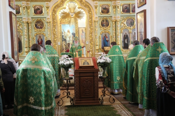 В престольный праздник епископ Василий совершил Божественную литургию в Коряжме