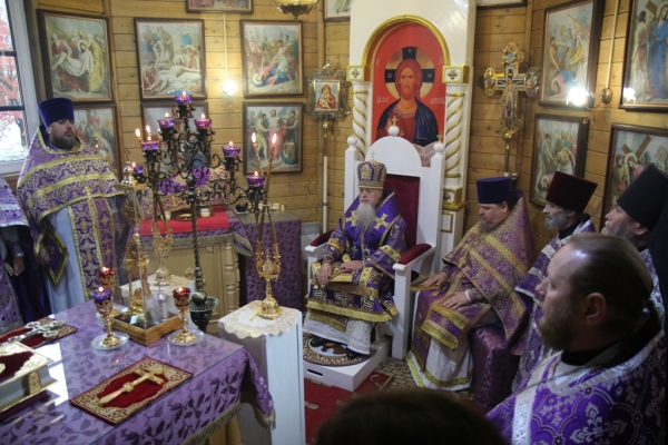 Епископ Василий совершил Божественную литургию в Няндоме