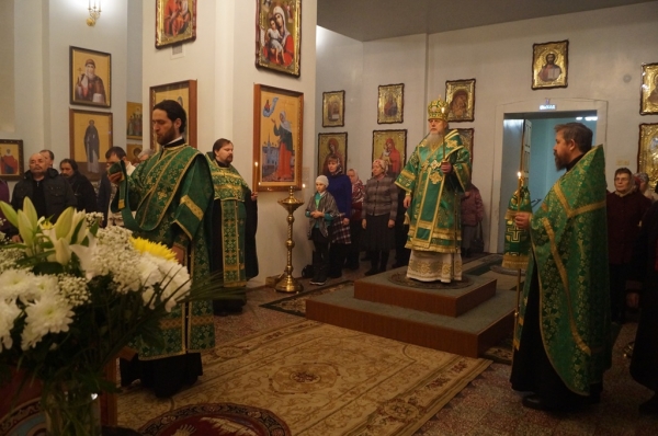 Накануне дня памяти прп. Серафима Саровского епископ Василий совершил Всенощное бдение в Коряжме