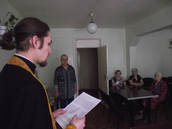 В праздник Сретения Господня священник совершил молебен о здравии в Устьянской районной больнице 
