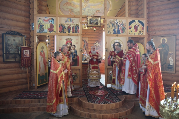 Во Вторник Светлой Седмицы епископ Василий совершил Божественную литургию в д. Заручевская