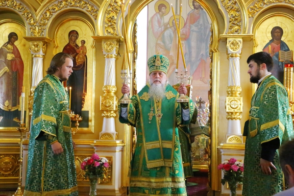 Епископ Василий сослужил митрополиту Нижегородскому Георгию утренее Богослужение в Преображенском соборе Дивеевского монастыря