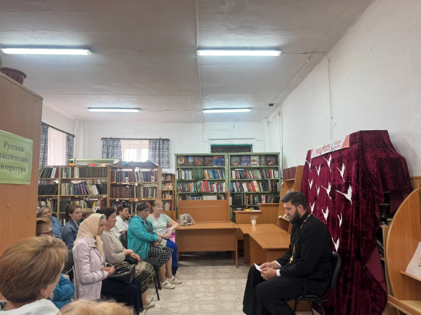 В Урдомской библиотеке проходят регулярные встречи с настоятелем Свято-Казанского храма