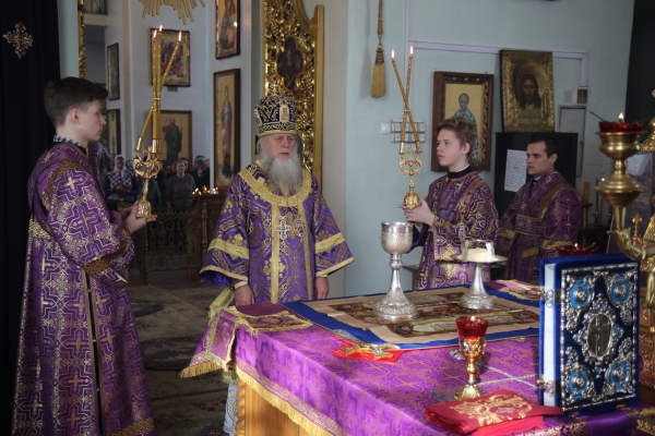 В день памяти свт. Григория Паламы епископ Василий совершил Божественную литургию в Свято-Лонгиновом храме 