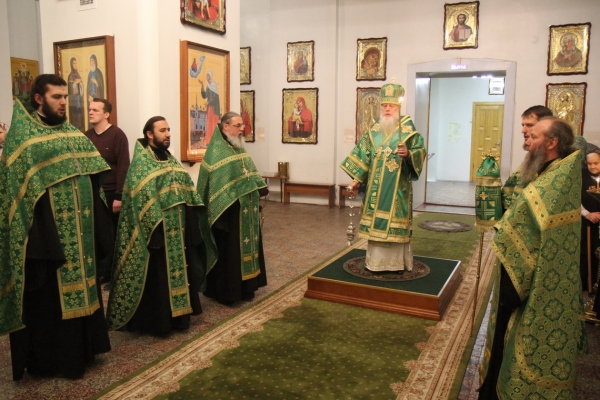 Накануне дня памяти прп. Лонгина Коряжемского епископ Василий совершил Всенощное бдение в Коряжме