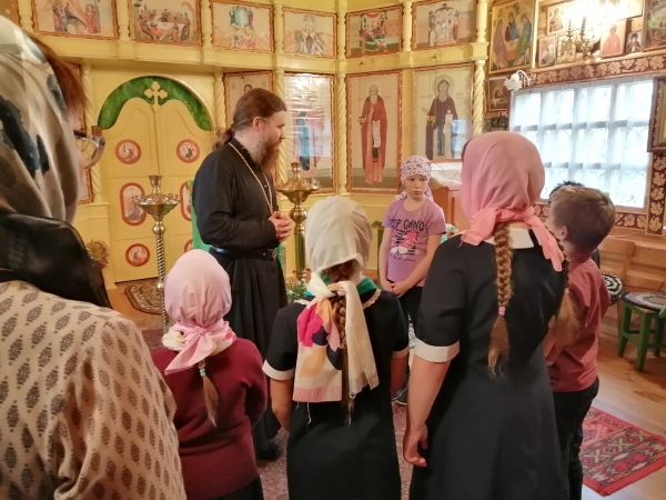 Ученики сельской школы посетили храм прп. Сергия Радонежского п. Илеза