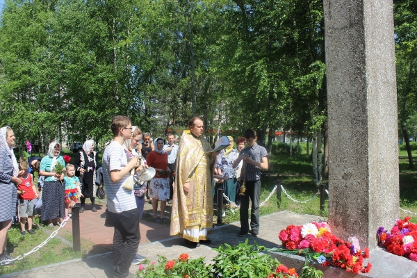 В Кулое освятили мемориальную доску в память о павших советских солдатах на фронтах ВОВ