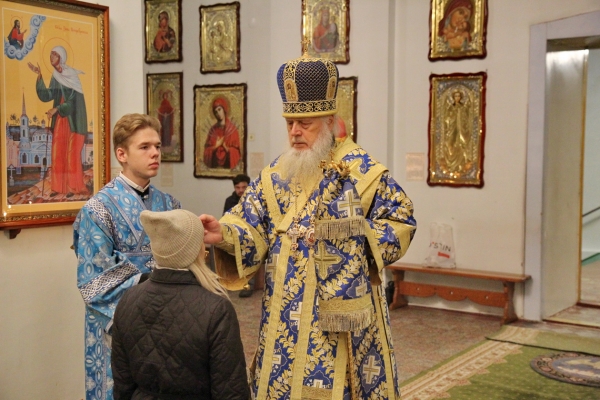 Накануне дня памяти Казанской иконы Божией Матери епископ Василий совершил Всенощное бдение 