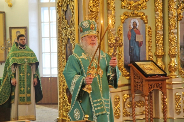 В день памяти прп. Лонгина Коряжемского епископ Василий совершил Божественную литургию 