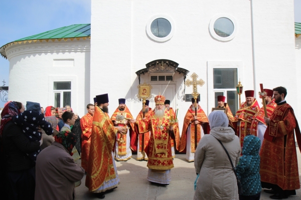 Во Вторник Светлой Седмицы Епископ Василий совершил Божественную литургию в Котласе