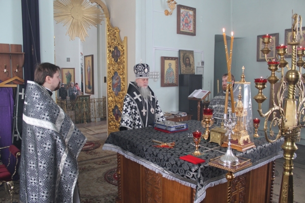 Епископ Василий совершил Литургию Преждеосвященных Даров в храме прп. Лонгина г. Коряжма