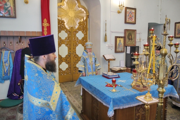 В праздник иконы Божией Матери «Всех скорбящих Радость» епископ Василий совершил Божественную Литургию 