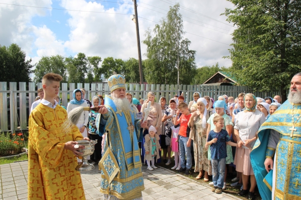 В день памяти Тихвинской иконы Божией Матери епископ Василий совершил Литургию в п. Вычегодский