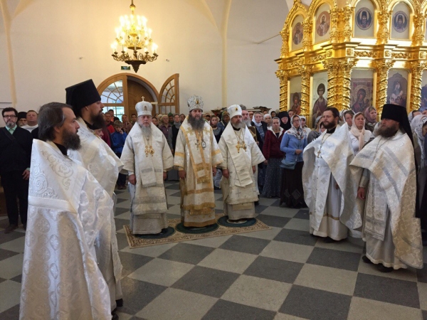 Епископ Василий сослужил Митрополиту Даниилу Божественную литургию в Троицком соборе Соловецкого монастыря
