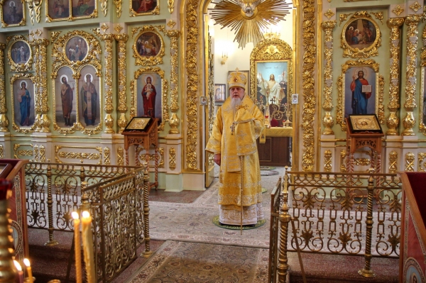 В неделю 20-ю по Пятидесятнице епископ Василий совершил Божественную литургию в Коряжме