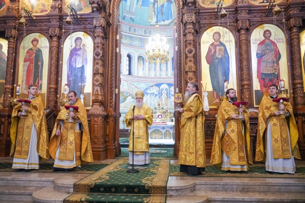 Епископ Василий сослужил митрополиту Георгию Литургию в Александро-Невском кафедральном соборе