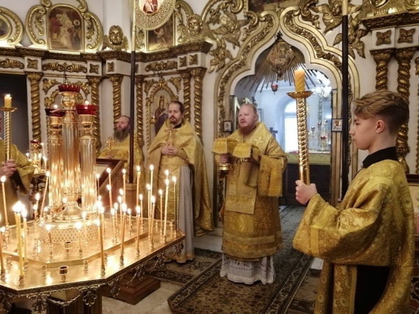 Архиепископ Обуховский Иона совершил Божественную литургию в Котласе
