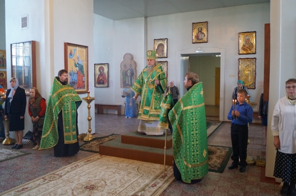 Накануне дня памяти обретения мощей прп. Сергия Радонежского епископ Василий совершил Всенощное бдение в храме прп. Лонгина Коряжемского