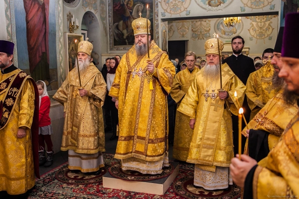 Епископ Василий сослужил митрополиту Корнилию Всенощное бдение в Ильинском кафедральном соборе Архангельска 