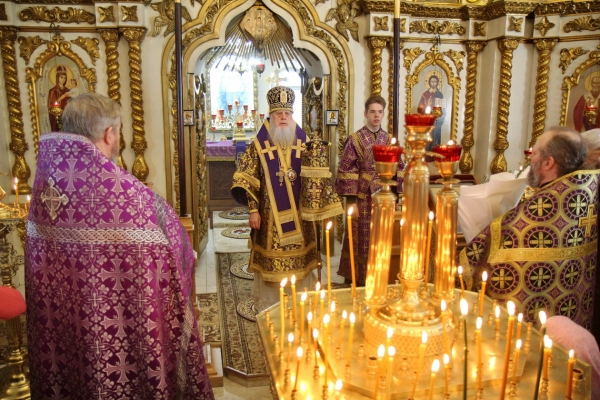В день памяти прп. Марии Египетской епископ Василий совершил Божественную литургию в Котласе