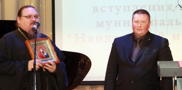 Благочинный Няндомского округа поздравил Александра Кононова с вступлением в должность главы района