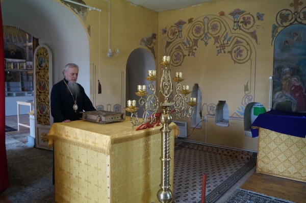 Управляющий Котласской епархии посетил храм Святой Троицы в д. Вондокурье