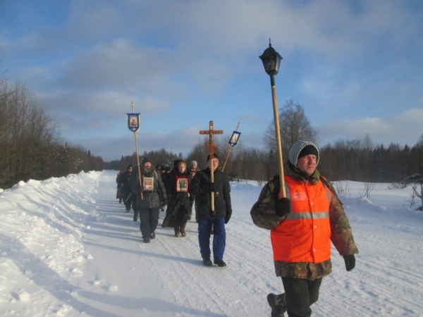 Паломники из Котласской епархии приняли участие в Крестном ходе из Верховажья в Тотьму