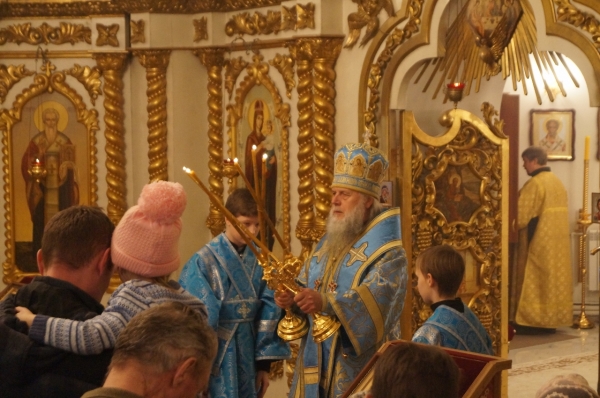 В день памяти благоверного князя Александра Невского епископ Василий совершил Божественную литургию в Свято-Никольском храме г. Котлас