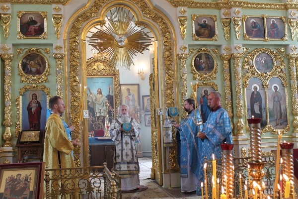 Епископ Василий совершил Божественную литургию в день памяти Почаевской иконы Божией Матери