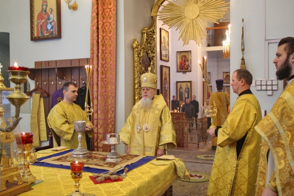 В день памяти священномученика Серафима (Чичагова) епископ Василий совершил Божественную литургию