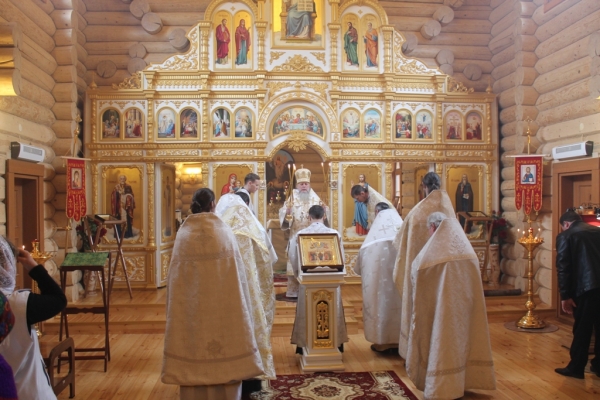 Епископ Василий совершил Литургию в храме прп. Илариона Псковоезерского п. Павлицево