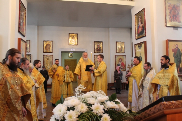 Епископ Василий совершил Божественную литургию в день памяти свт. Иоанна Златоустого