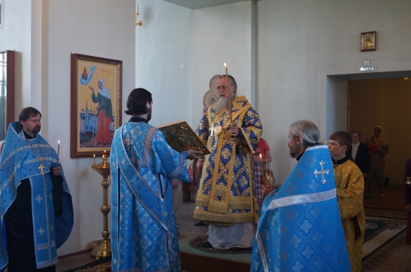 Накануне дня памяти Тихвинской иконы Божией Матери епископ Василий совершил Всенощное бдение в храме прп. Лонгина