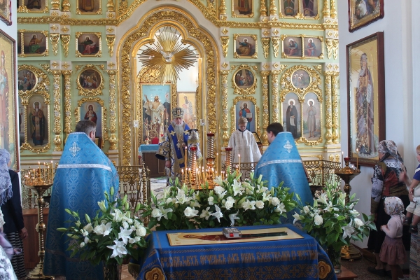 В праздник Успения Пресвятой Богородицы епископ Василий совершил Литургию в Коряжме