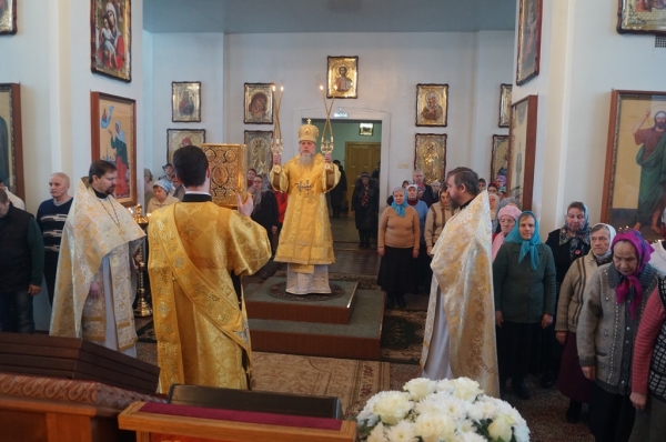 В день празднования Собора Трех Святителей епископ Василий совершил Божественную литургию в Коряжме