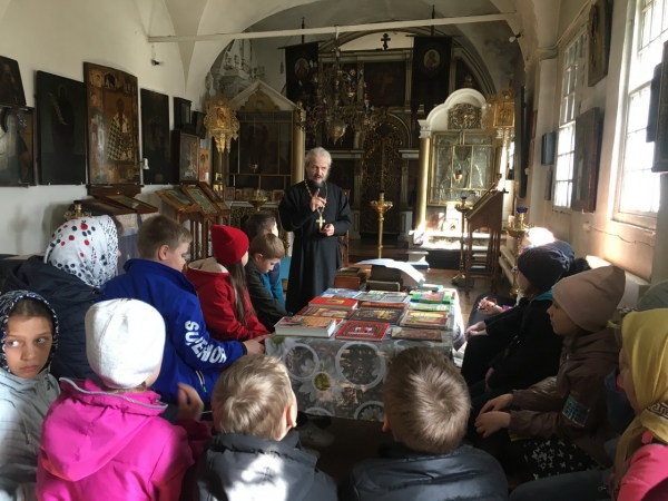 В Сольвычегодске священник встретился с учениками общеобразовательной школы 