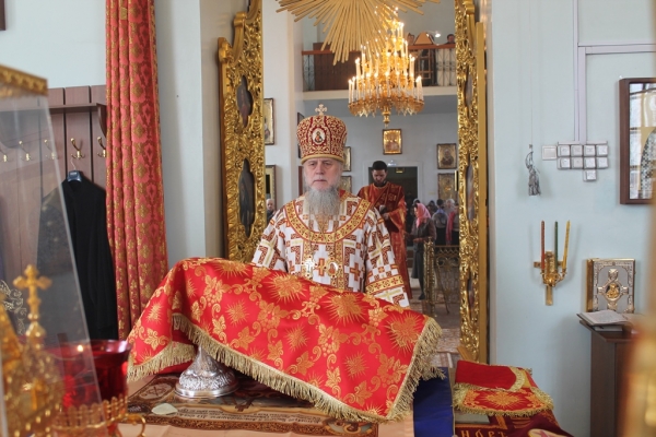 В Неделю о расслабленном епископ Василий совершил Божественную литургию в Коряжме