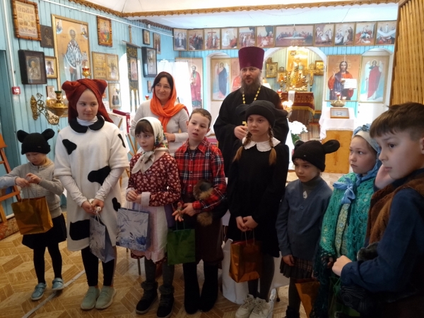 Пасхальный спектакль показали воспитанники Воскресной школы в Приводино