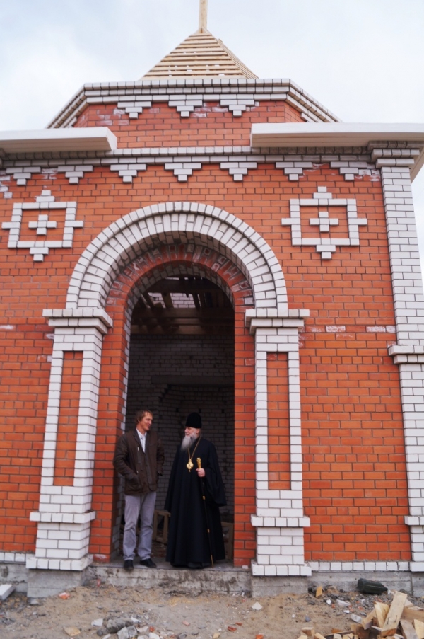 Подходит к концу строительство часовни в честь святителя Луки Симферопольского при городской больнице города Котласа.