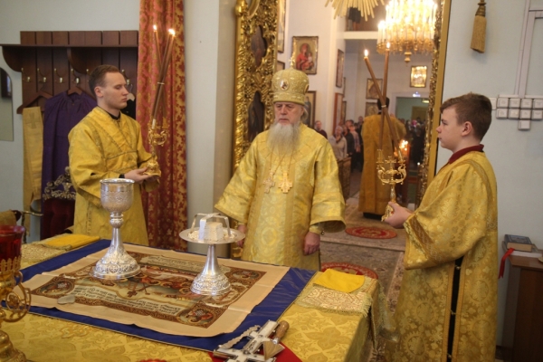 В неделю пред Рождеством Христовым епископ Василий совершил Литургию в Коряжме