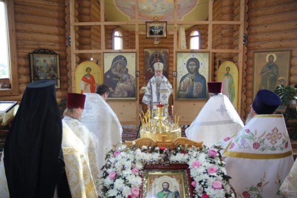 В Престольный праздник епископ Василий совершил Литургию в храме св. Иоанна Предтечи