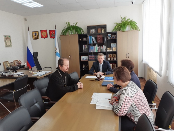 Руководитель ОРОиК иерей Евгений Долгополов встретился с Главой г. Котласа Андреем Бральниным