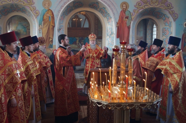 Епископ Василий совершил Божественную литургию в Понедельник Светлой седмицы в храме Владимирской иконы Божией Матери