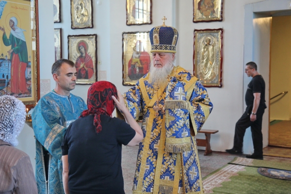 Епископ Василий совершил Всенощное бдение в храме прп. Лонгина Коряжемского г. Коряжма