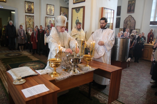 Епископ Василий в Навечерие Богоявления совершил Литургию в Коряжме