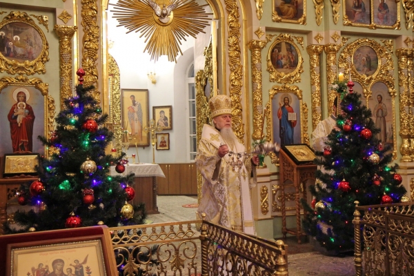 Епископ Василий совершил Всенощное бдение накануне Рождества Христова