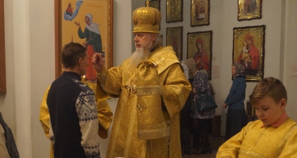 Накануне Собора Трех Святителей епископ Василий совершил Всенощное бдение в Коряжме