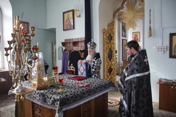 Епископ Василий совершил первую Литургию Преждеосвященных Даров в 2020 году в Свято-Лонгиновом храме 